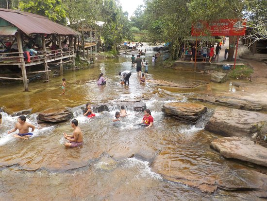 attraction-Kbal Chhay Waterfall 3.jpg